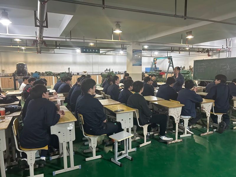 船舶工程学院举办柴油机拆装竞赛