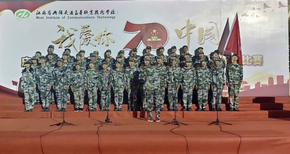 军歌嘹亮，军姿飒爽