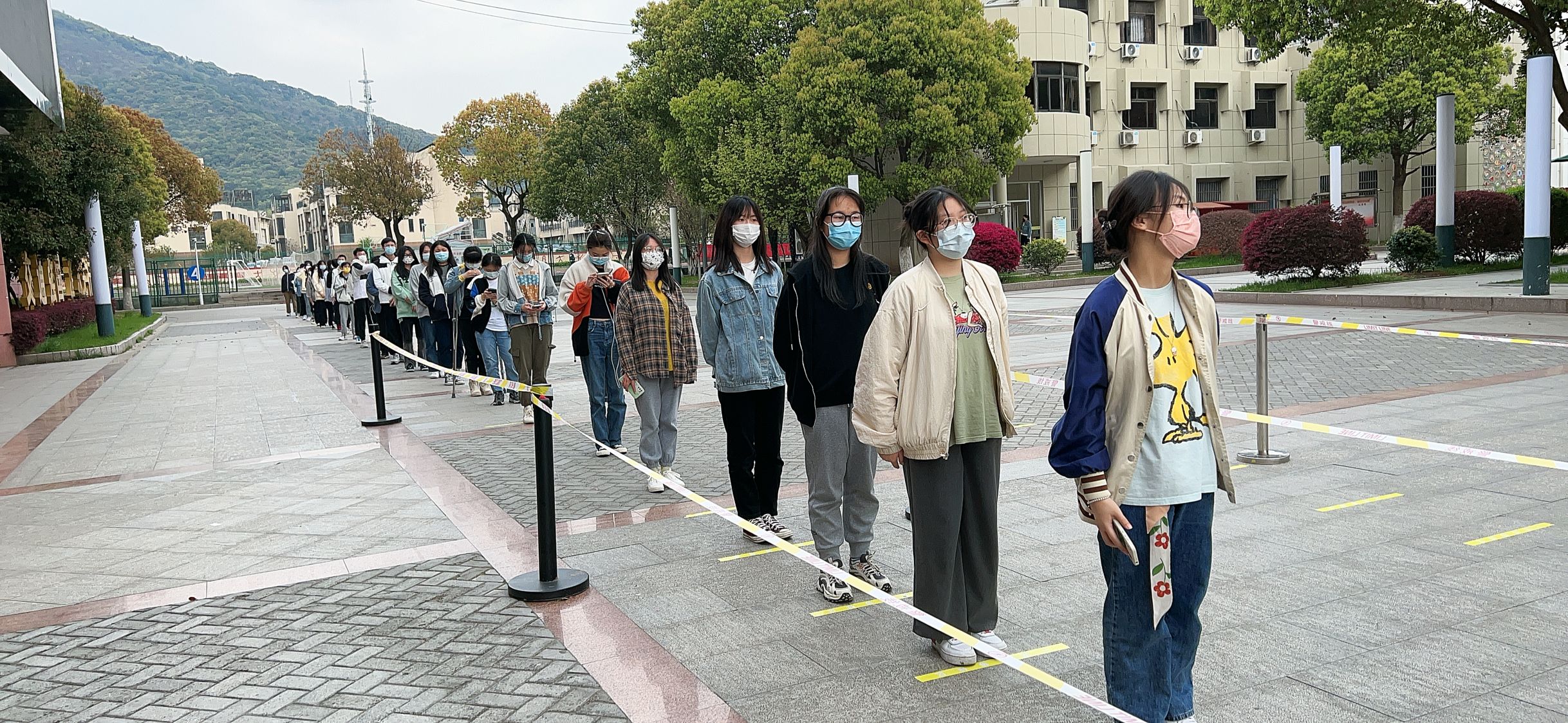 信息管理学院全体师生参与“校园突发疫情应急处置”演练